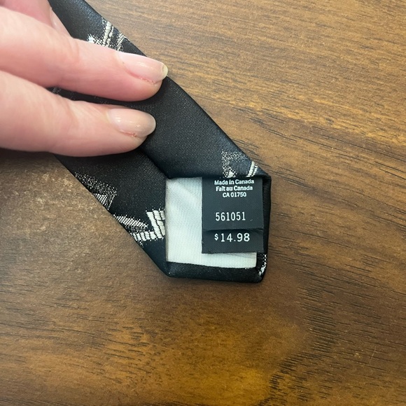 Vintage Nino Foriero Tie with Lightening Bolt Pattern - Picture 6 of 8